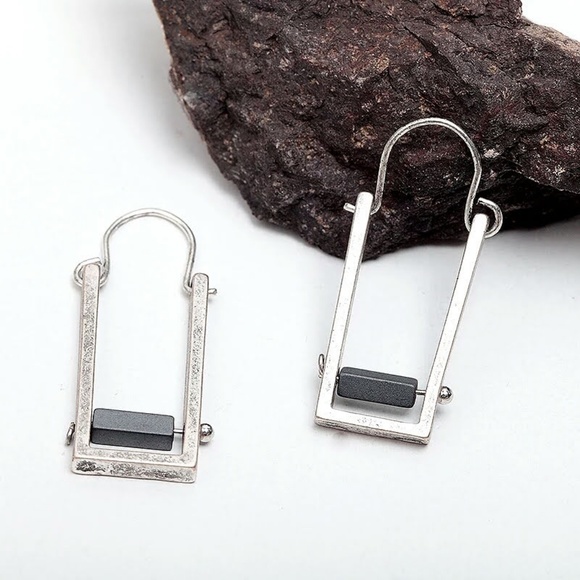 Retro style rectangular shape earrings - Picture 1 of 2